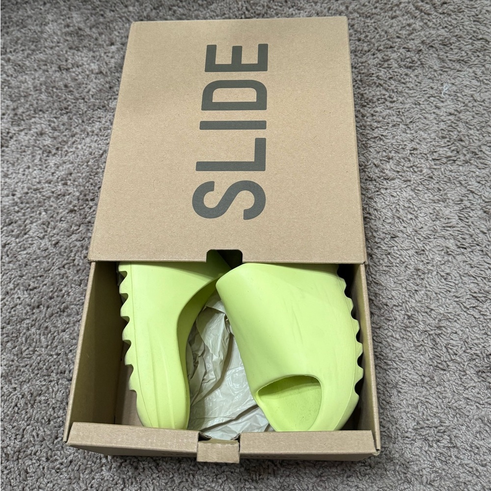 YEEZY SLIDES